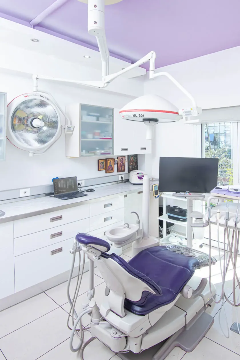 Οδοντιατρική καρέκλα του ιατρείου στην Αθήνα